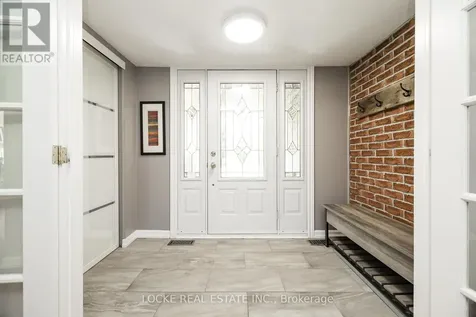 1821 Woodhaven Heights Ottawa ON K1E 2W3