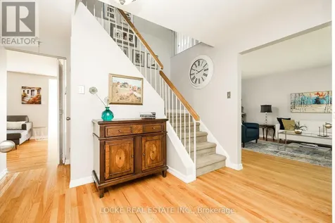 1821 Woodhaven Heights Ottawa ON K1E 2W3