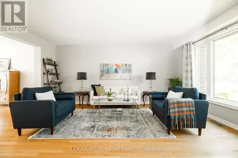 1821 Woodhaven Heights Ottawa ON K1E 2W3