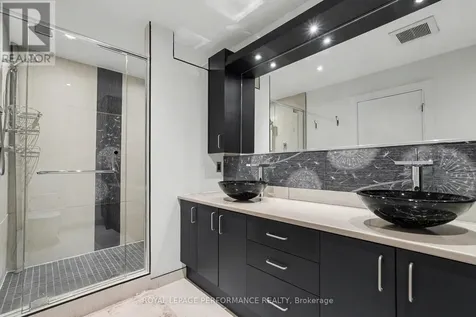 805 Kingsmere Avenue Ottawa ON K2A 3J8
