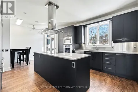 805 Kingsmere Avenue Ottawa ON K2A 3J8