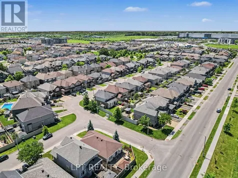 392 Bamburgh Way Ottawa ON K2J 6A6