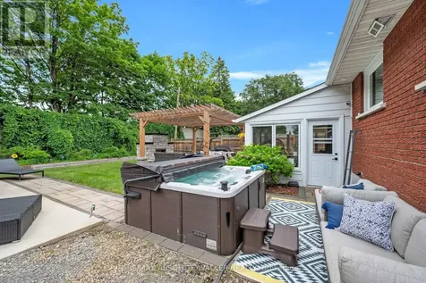 1099 Minnetonka Road Ottawa ON K2C 2T8