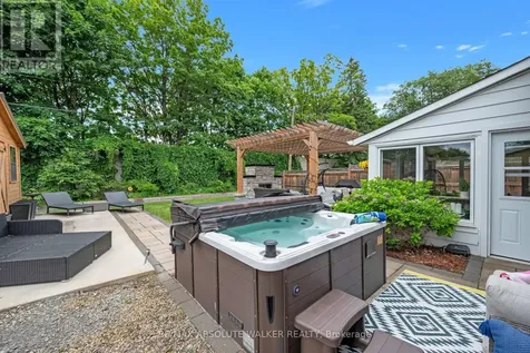 1099 Minnetonka Road Ottawa ON K2C 2T8