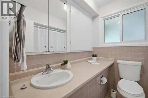 19 Taylor Avenue Cambridge ON N1R 5M1
