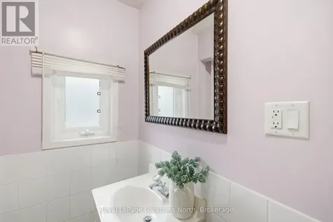 27 York Street Collingwood ON L9Y 3Z1