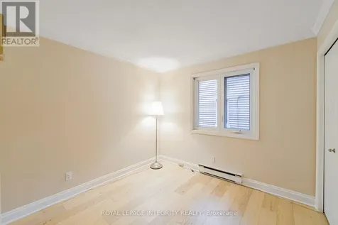 222 Russell Avenue Ottawa ON K1N 7X5