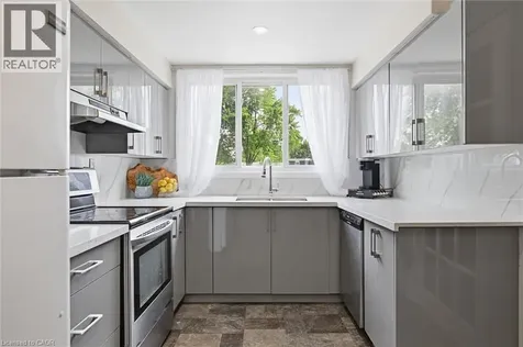 25 Britten Close Hamilton ON L9C 4J8