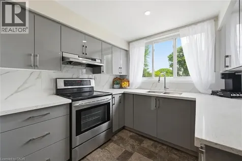 25 Britten Close Hamilton ON L9C 4J8