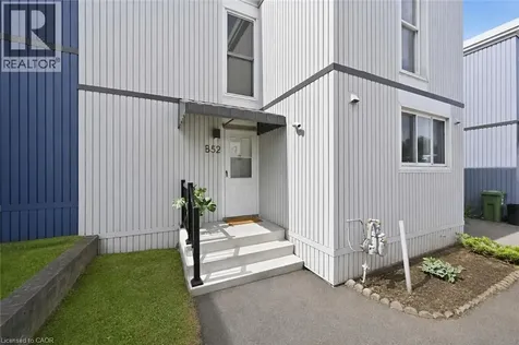 25 Britten Close Hamilton ON L9C 4J8