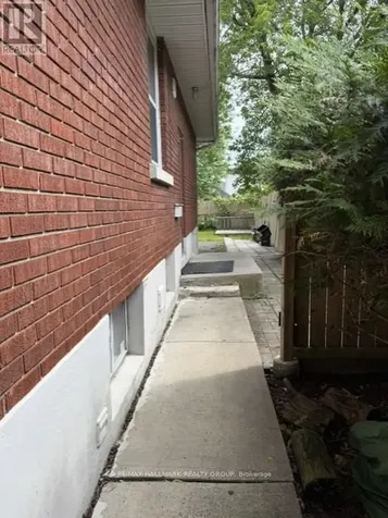 98 Donald Street Ottawa ON K1K 1N2