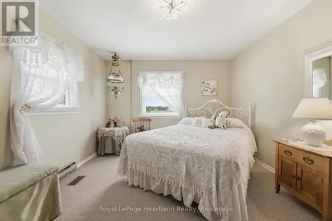 82858 London Road Central Huron (hullett) ON N0M 1H0