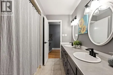 26 Butler Crescent St. Catharines ON L2M 7B3