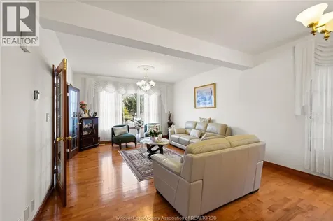 3783 Inglewood Avenue Windsor ON N9E 4P4