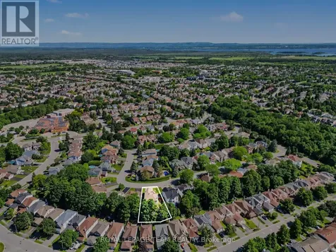 25 Beamish Crescent Ottawa ON K2K 2R6