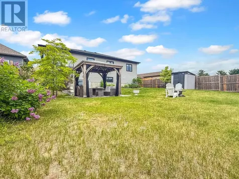 65 Noble Crescent Petawawa ON K8H 0G1