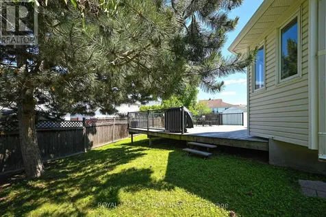 13 Candow Crescent Ottawa ON K2S 1K6