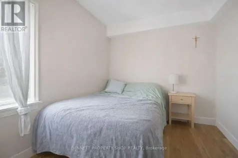 34 Hazel Street Ottawa ON K1S 1J5
