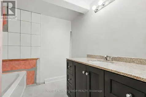 34 Hazel Street Ottawa ON K1S 1J5