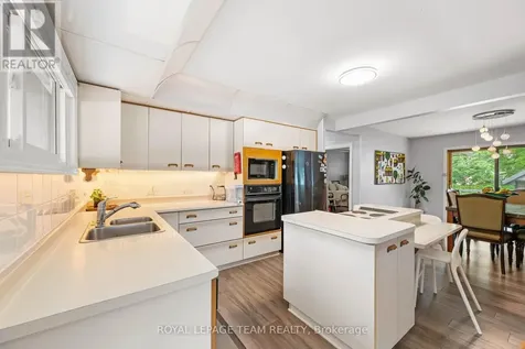 879 Pleasant Park Road Ottawa ON K1G 1Z1