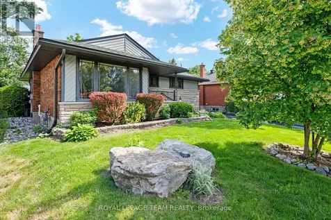 879 Pleasant Park Road Ottawa ON K1G 1Z1
