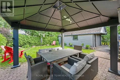 879 Pleasant Park Road Ottawa ON K1G 1Z1
