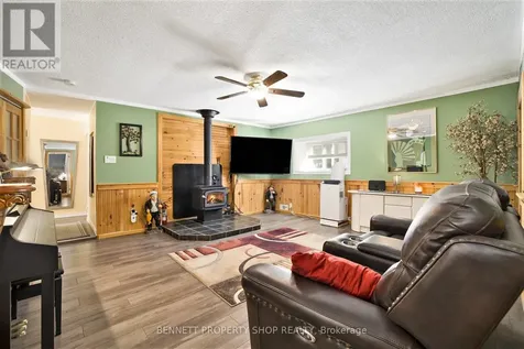 3834 Woodkilton Road Ottawa ON K0A 1M0