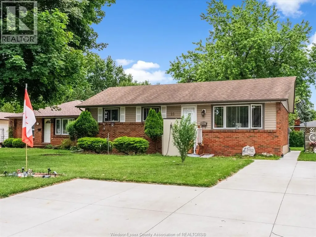 15 Riviera Amherstburg ON N9V 3A5