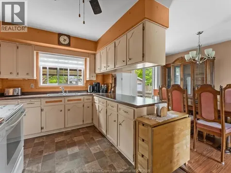 15 Riviera Amherstburg ON N9V 3A5