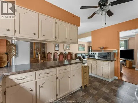 15 Riviera Amherstburg ON N9V 3A5
