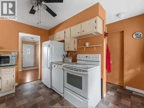15 Riviera Amherstburg ON N9V 3A5