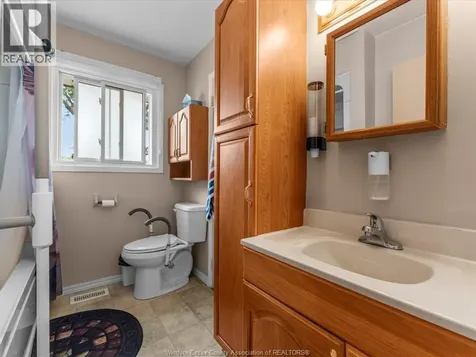 15 Riviera Amherstburg ON N9V 3A5