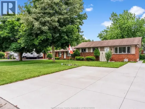 15 Riviera Amherstburg ON N9V 3A5