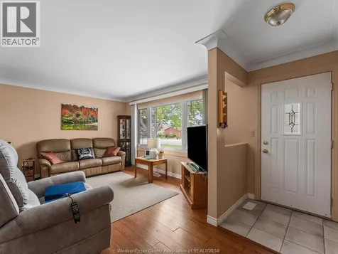 15 Riviera Amherstburg ON N9V 3A5