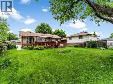 15 Riviera Amherstburg ON N9V 3A5