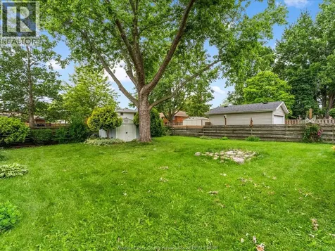 15 Riviera Amherstburg ON N9V 3A5