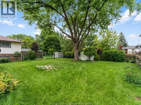 15 Riviera Amherstburg ON N9V 3A5