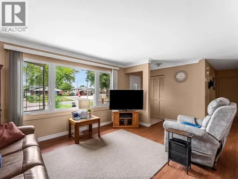 15 Riviera Amherstburg ON N9V 3A5