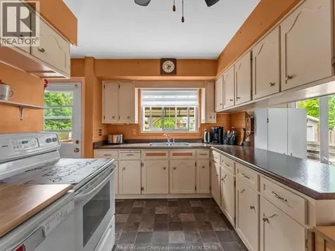 15 Riviera Amherstburg ON N9V 3A5