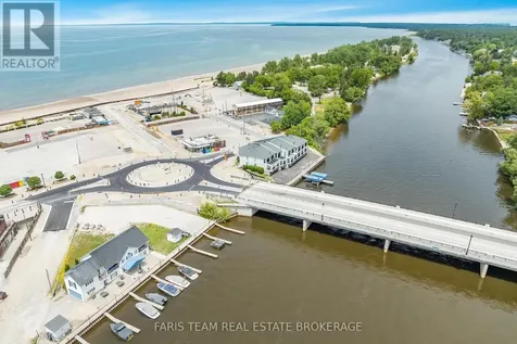 40 Nancy Street Wasaga Beach ON L9Z 2K4