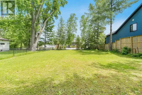 40 Nancy Street Wasaga Beach ON L9Z 2K4