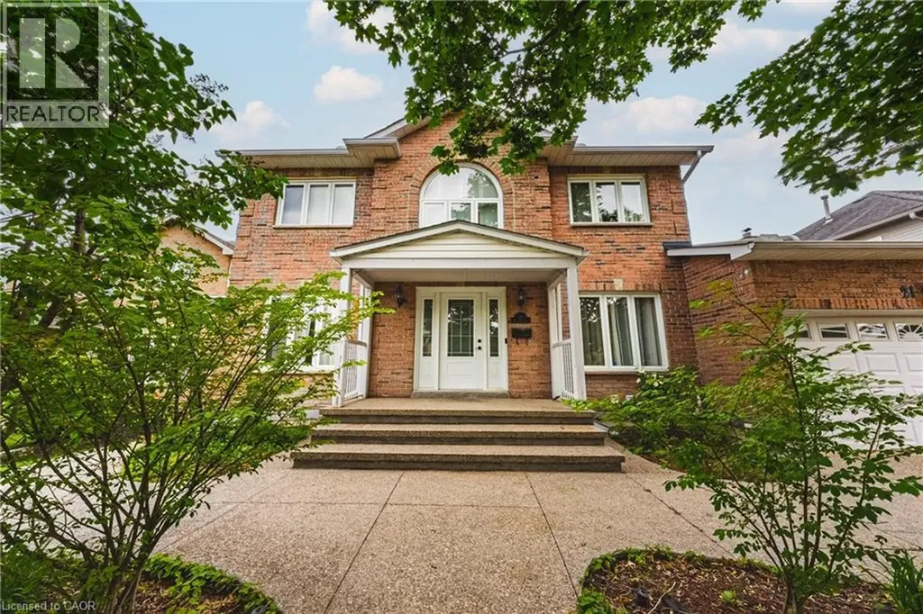 21 Moss Boulevard Dundas ON L9H 6S3