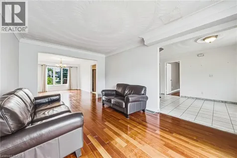 21 Moss Boulevard Dundas ON L9H 6S3