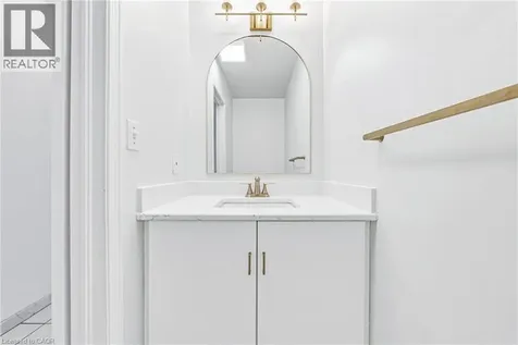 21 Moss Boulevard Dundas ON L9H 6S3