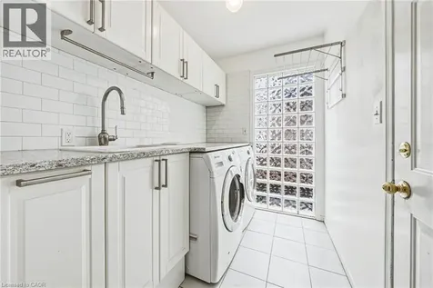 21 Moss Boulevard Dundas ON L9H 6S3
