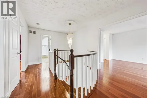 21 Moss Boulevard Dundas ON L9H 6S3