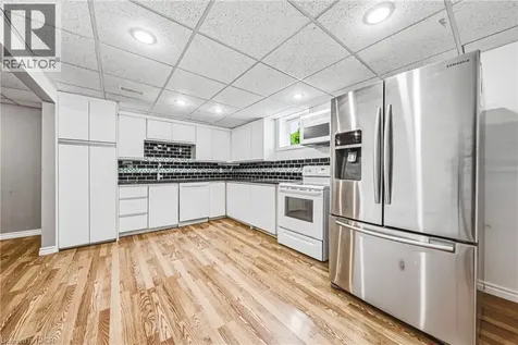 21 Moss Boulevard Dundas ON L9H 6S3