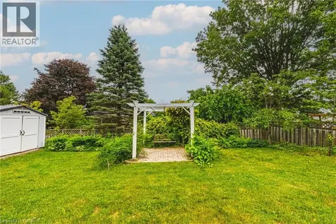 21 Moss Boulevard Dundas ON L9H 6S3