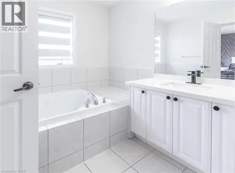 32 Hedges Crescent Stoney Creek ON L8J 1X5