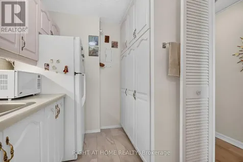 1785 Frobisher Lane Ottawa ON K1G 3T7